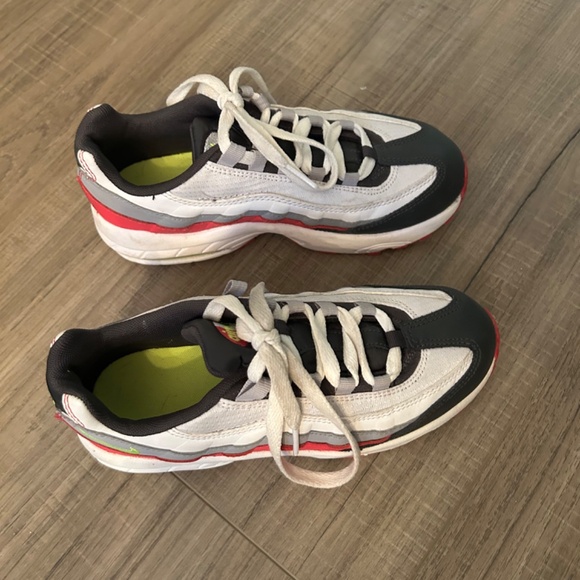 NIKE Air | Kids - Picture 2 of 4